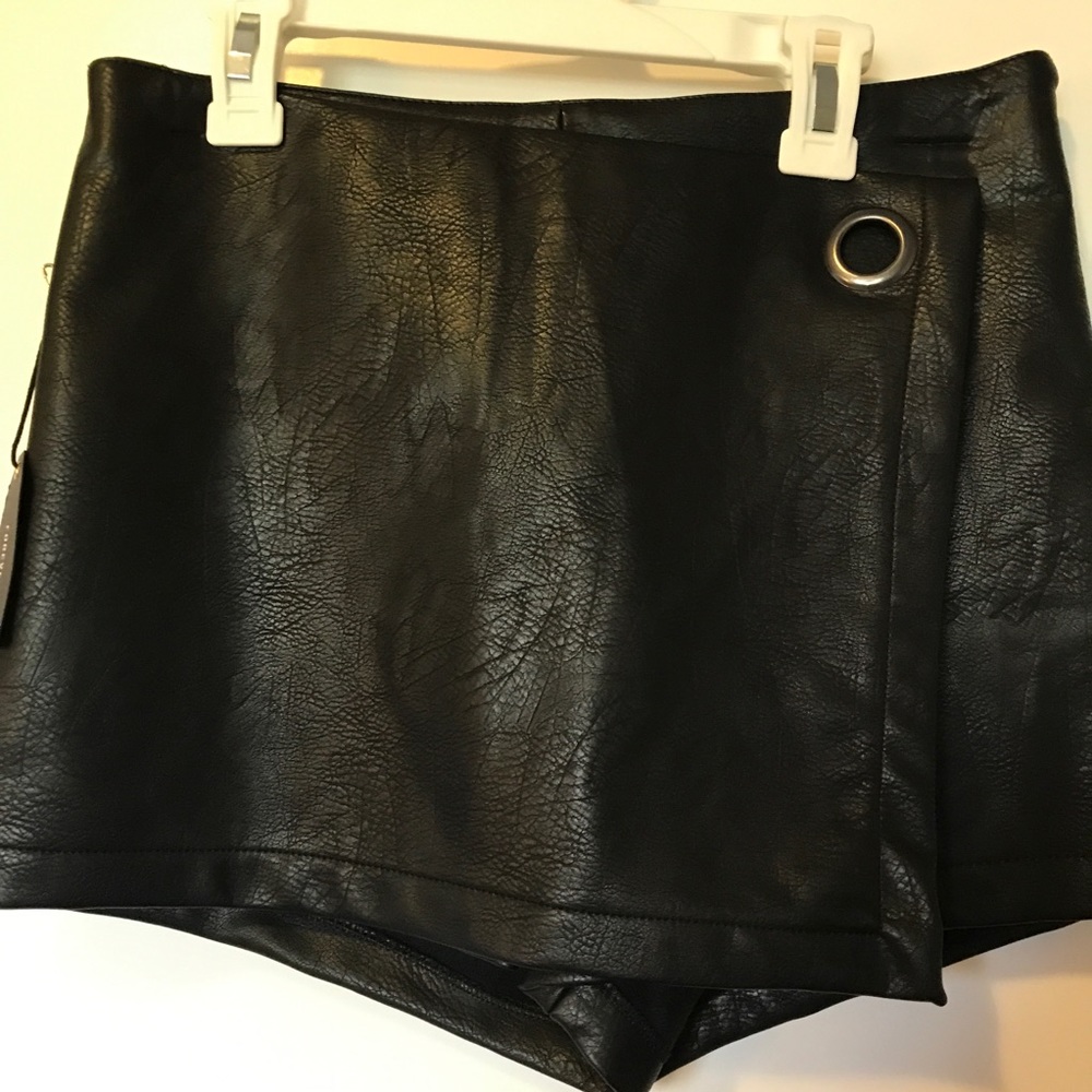 Faux leather skort